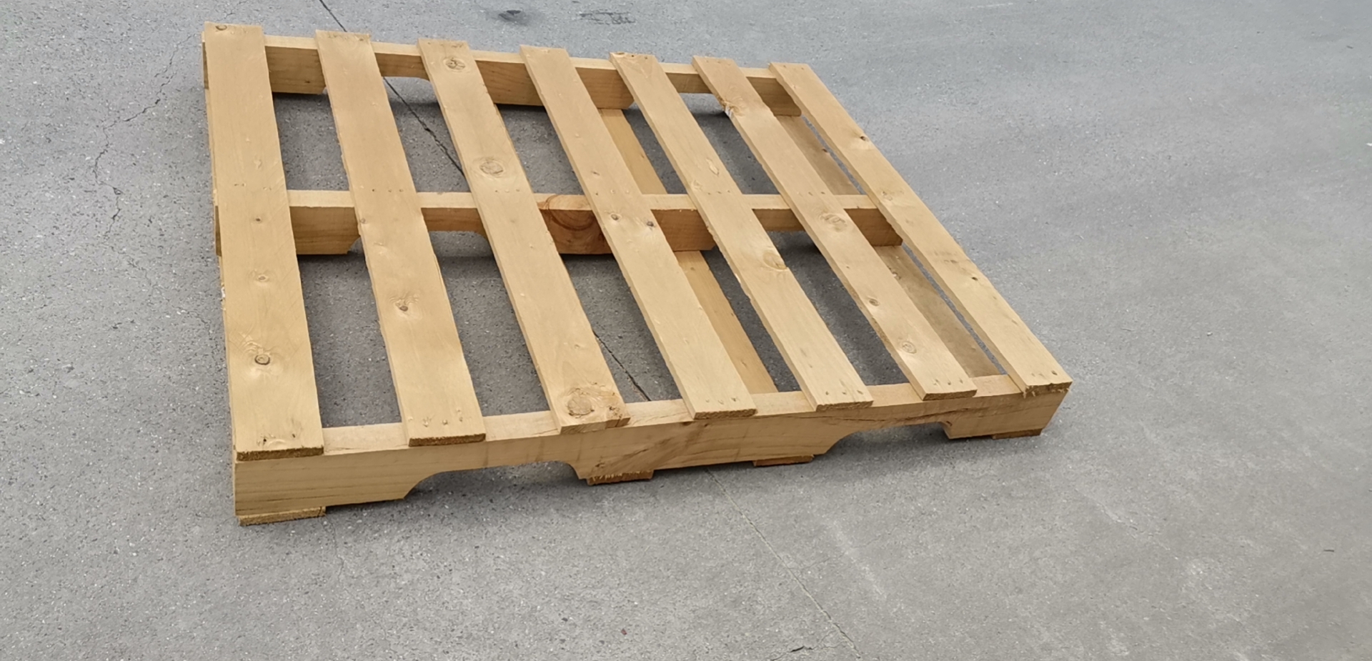 大路镇根据材质选择木托盘